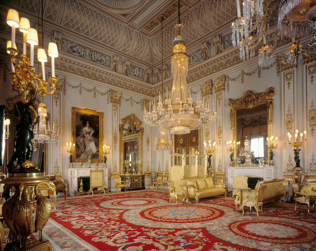 What It S Really Like Inside Buckingham Palace E News